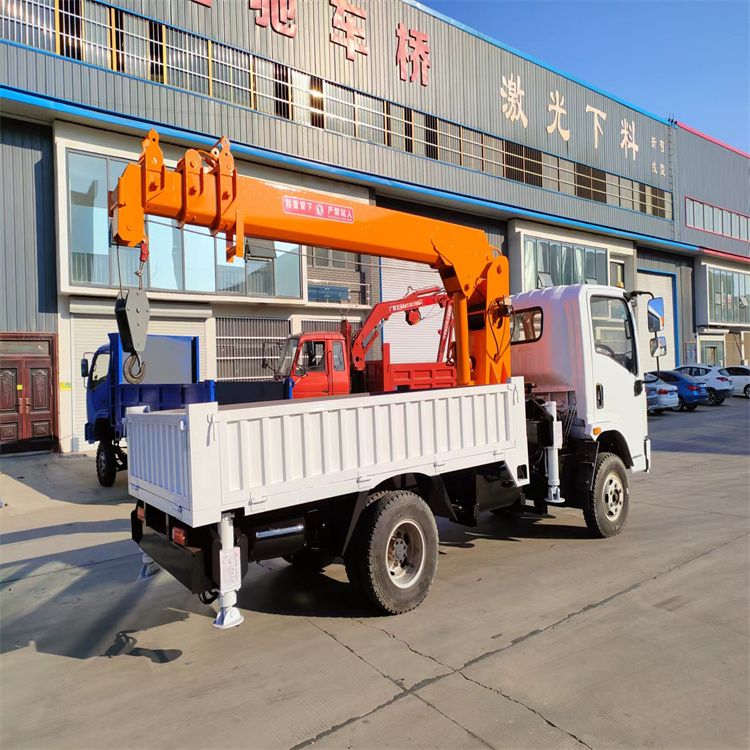 梨树县三轮随车吊定制 农用改装机自备吊中瑞长期出售